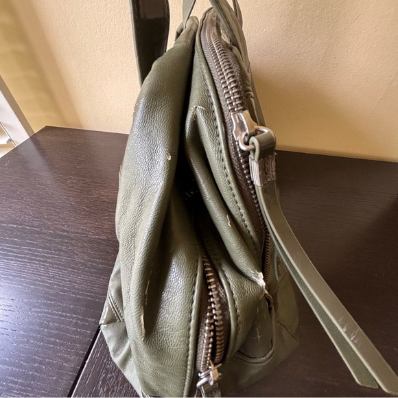 Lululemon green urban sanctuary bag shoulder tote - Picture 4 of 15